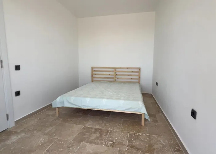 Vilă Guemuesluek Uemit *