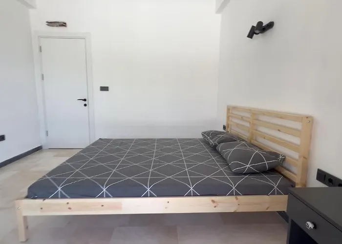 Guemuesluek Uemit Vilă *